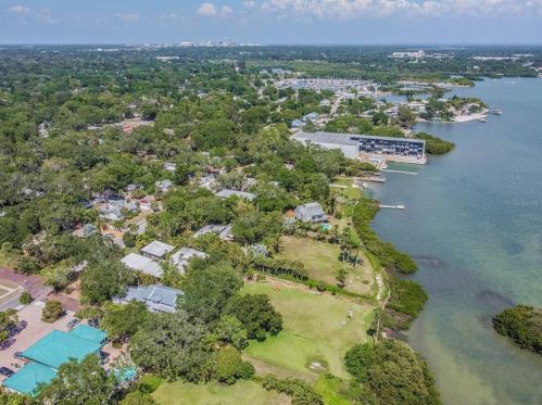 5148 31st Ave, Saint Petersburg FL  33707-5600 exterior