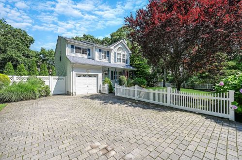 42 Ocean Ave, Hampton Bays, NY 11946-4300
