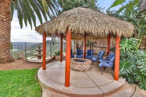 1456 Sapphire Dr, Carlsbad CA 92011-1200 exterior