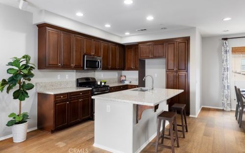 143 Silverado, Irvine, CA 92618-8805