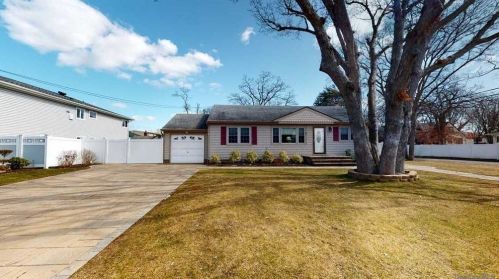 105 Hampton Rd, Babylon, NY 11704-4801
