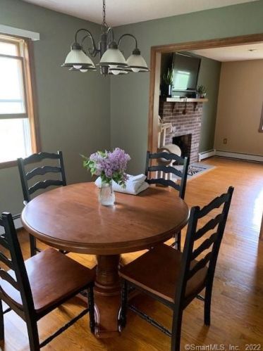 15 Lena Dr, Uncasville CT  06382-1405 exterior