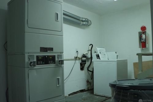 8121 Daly Rd, Cincinnati OH 45231-5702 exterior