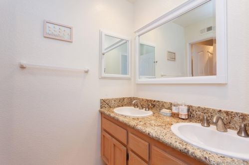 9416 Chabola Rd, San Diego CA 92129-4904 exterior