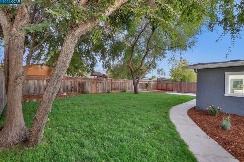 2766 Mayfair Ave, Concord CA  94520-4736 exterior