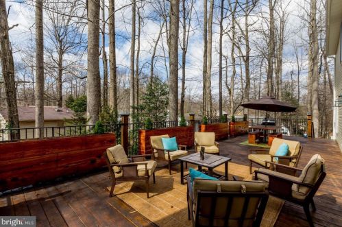 6305 Ridge Top Ct, Spotsylvania VA  22553-1611 exterior