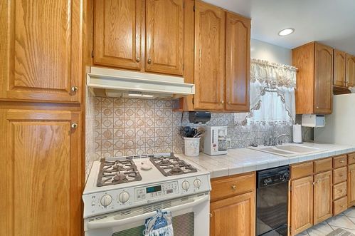 10422 Ponder St, Cypress CA  90630-4462 exterior