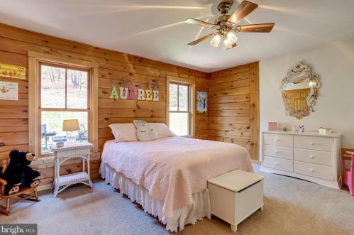 3714 Mountain Rd, Haymarket VA  20169-1739 exterior