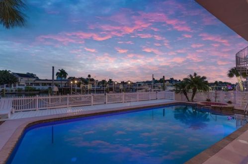 5220 Westshore Dr, New Port Richey, FL 34652-3040