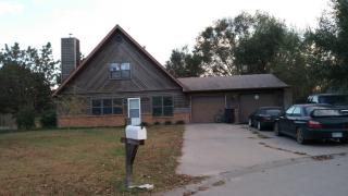 813 Greenfield Cir, Manhattan KS  66502-5558 exterior