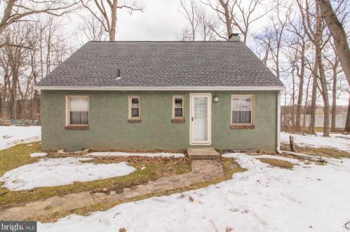 686 Shoemaker Ln, Norristown, PA 19406-3755