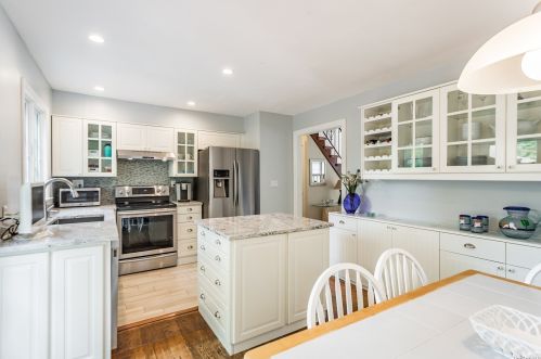 16 Martin Pl, Northport NY  11768-1224 exterior