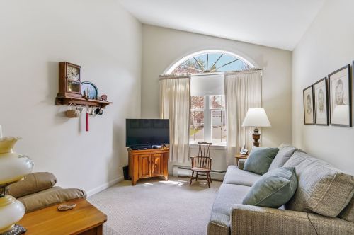 24 Briallia Cir, Newmarket NH  03857-2194 exterior