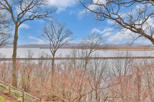 89 Mystic Dr, Crotonville NY  10562-1965 exterior