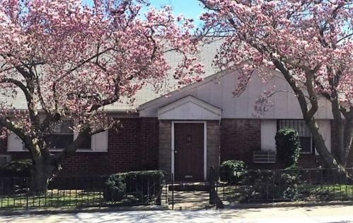 23116 Union Tpke, Jamaica, NY 11427-2140