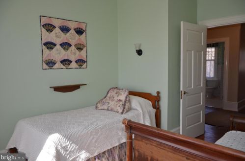 205 Lippincott Ave, Riverton NJ  08077-1309 exterior