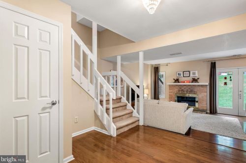 99 Amity Dr, Wayne, PA 19087-5508