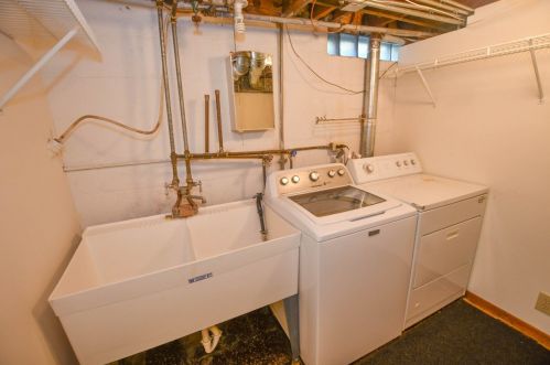 1911 Norwich Ave, Milwaukee WI 53235-4733 exterior