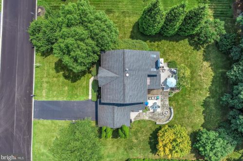 100 Brook Meadow Cir, Shrewsbury PA  17361-1236 exterior