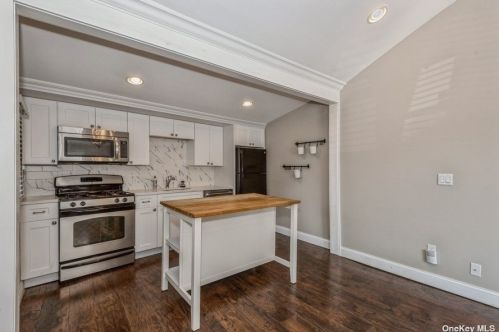 17 Teed St, Huntington Station NY  11746-4331 exterior