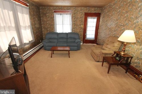 52 Wilson Ave, Gilbertsville, PA 19525-9201