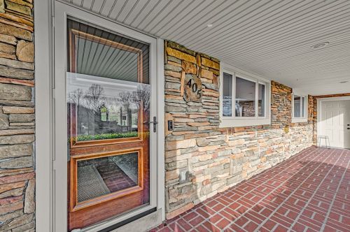 405 North Dr, Jeannette, PA 15644-9406