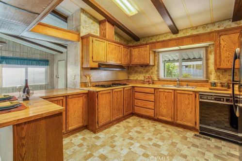 1325 Medallion St, Redlands CA  92374-2666 exterior