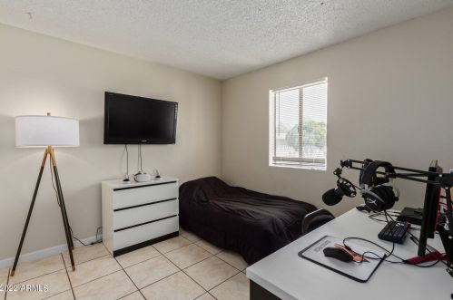 3068 89 Dr, Phoenix AZ 85037-1171 exterior