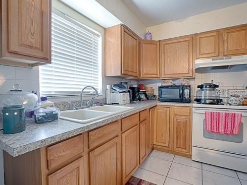 705 Maple Ave, Fruitland Park FL  34731-2102 exterior