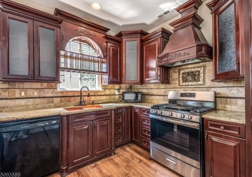 1 Crestview Dr, Hackettstown NJ  07840-5673 exterior