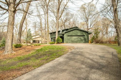 2600 Comstock Ln, Minneapolis MN 55447-1831 exterior