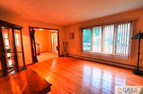 100 Hill Hollow Rd, South Plainfield NJ  07080-1621 exterior