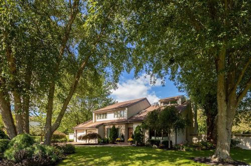 70 Southfield Rd, Baiting Hollow, NY 11933-1417