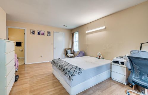 1511 Green Hollow Dr, Iselin NJ  08830-2946 exterior