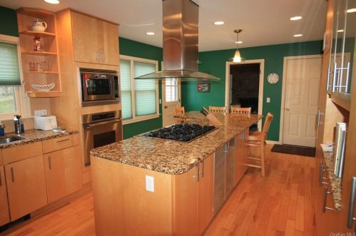 7 Meadowview Dr, Poughkeepsie NY 12603-5505 exterior