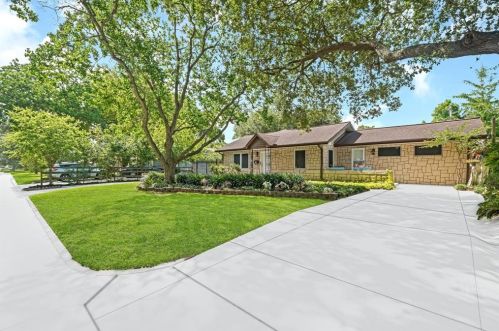 425 20th Ave, Texas City, TX 77590-6140