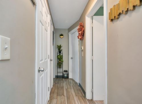 32 Fairview Ave, Nashua NH 03060-4105 exterior