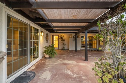 1350 Comstock Ave, Glendora CA 91741-2721 exterior