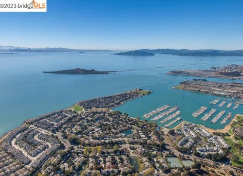 173 Bayside Ct, Richmond, CA 94804-7459