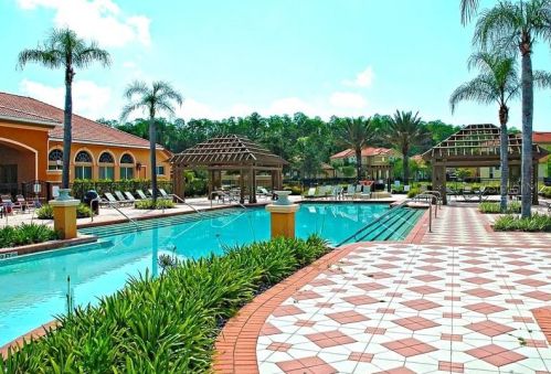 1210 Las Fuentes Dr, Kissimmee, FL