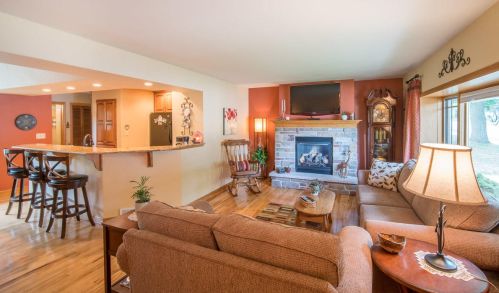 527 15th Ave, West Bend, WI 53095-3713