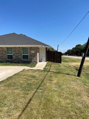 201 Cooper St, Palmer, TX 75152-8268