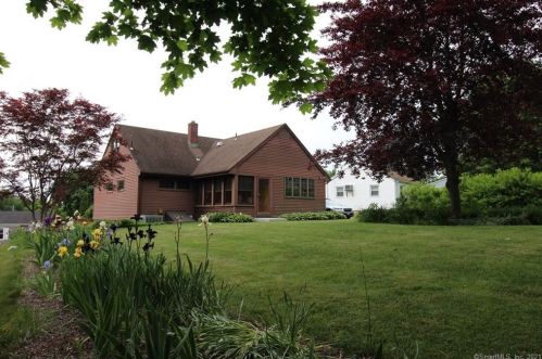 3 Dean Dr, Wallingford CT  06492-3215 exterior
