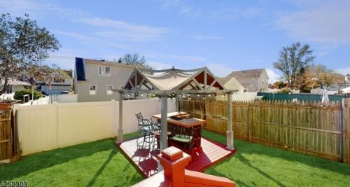 326 Angle Ave, Manville NJ  08835-2318 exterior