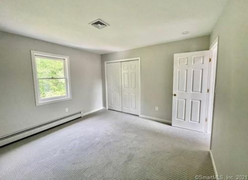 1200 Cornerstone Ct, Cheshire CT  06410-1860 exterior