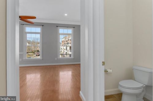 22476 Dinah Pl, Leesburg VA 20175-4808 exterior