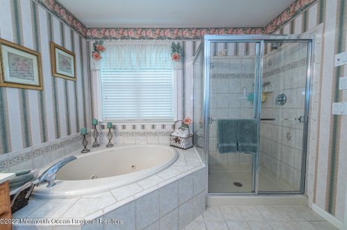 21 Oakmont Rd, Lakewood NJ  08701-5764 exterior