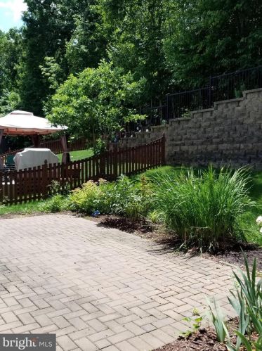 3321 Eagle Ridge Dr, Woodbridge VA  22191-6536 exterior