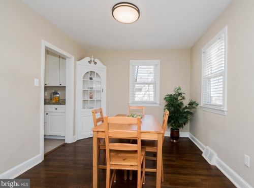 2 Robert Rd, New Castle DE  19720-3925 exterior