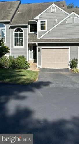 203 Village Ln, Chadds Ford, PA 19317-9390